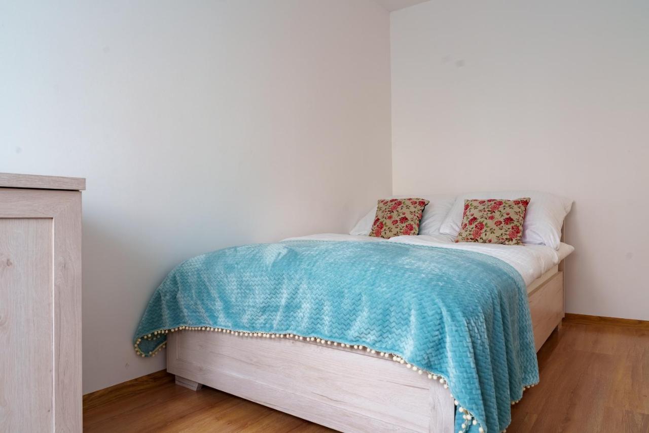 Apartament Pod Swierkiem - Pet Friendly - 2 Osobne Pokoje Dla Max 5 Osob - Space Apart Jelenia Gora Exterior photo